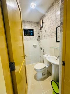 3BR w pool Near airport Condo with Work stations - 5