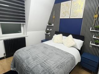 1 Bedroom Flat Close To City Center-Sinclair Road - 9
