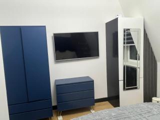 1 Bedroom Flat Close To City Center-Sinclair Road - 4