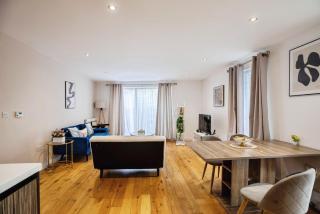 Luxury 2BDR close to station sleeps 5 - 2