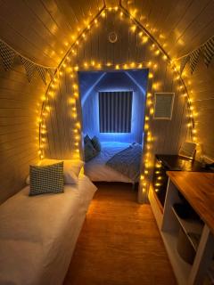 Little Green Glamping Pod - 9