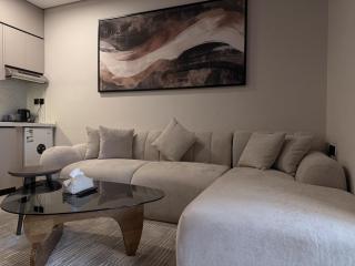 Amara Blvd 1BR Balcony Cozy Living Room 105 - 8