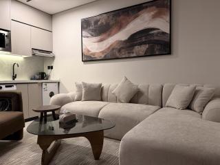 Amara Blvd 1BR Balcony Cozy Living Room 105 - 4