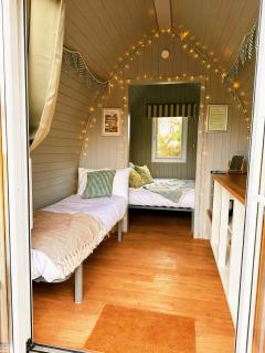 Little Green Glamping Pod - 3