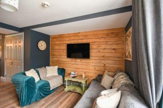 Budget Spacious 2BED Apartment with Shared Kitchen - 5