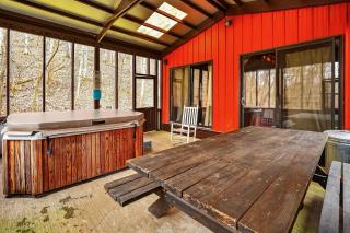 Creekside Hideaway - 2