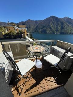 Attico con vista panoramica sul lago - due camere - 1