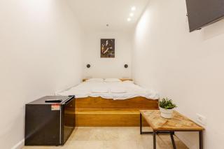 Breezhouse Yona Beach 10 Br Underground Apartment - 4