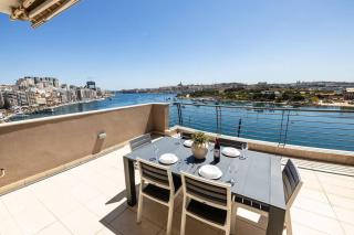 Central Sliema PH with Terrace 3 Bed & Views - 7