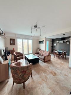 Appartement spacieuxP gratuitplage à 13 min proche tram - 9