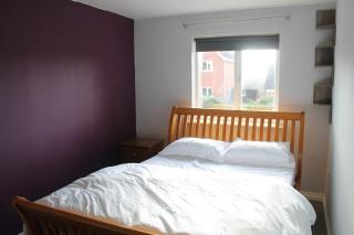 4-Bed Home for Corporate & Family Stays - 3