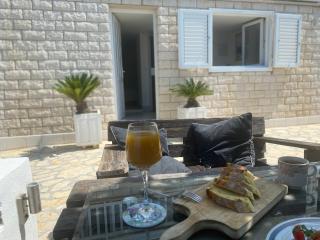 Apartmant with sea view and beach infront - 2