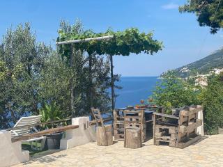 Apartmant with sea view and beach infront - 5