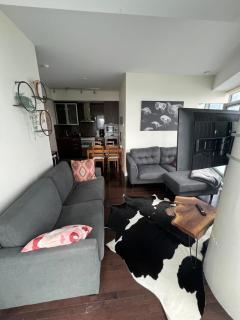 Chic 2 Bedroom 2 Bathroom Panoramic CN Tower Views Condo With Free Parking - 8
