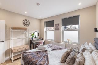 Comfortable 2BR North London Stay for 5 - 9
