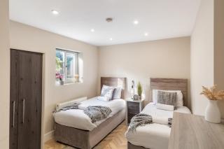Comfortable 2BR North London Stay for 5 - 8