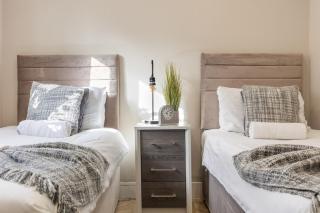 Comfortable 2BR North London Stay for 5 - 7