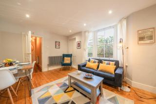 Roomy 2 Bed Garden Flat Quick Links to Central - 0