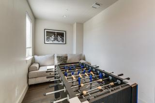 Work & Play! Gem w/ Fire Pit, 3 Mi to Dtwn Dallas - 7