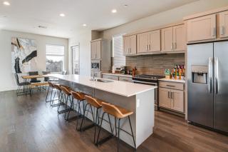 Work & Play! Gem w/ Fire Pit, 3 Mi to Dtwn Dallas - 4