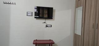 Mukunda 1bk king sized bedroom Ac - 2