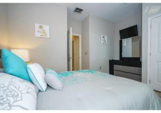 Fully Refurbished Vacation Home with South Facing Pool and Spa with Lake View in Quiet Community Nr Disney - 5