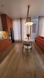 Апартаменты с дизайнерским ремонтом - 1