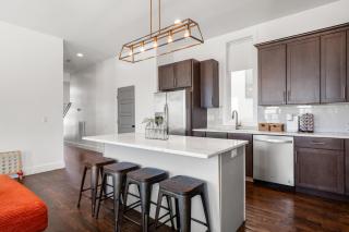 Whiskey House with Rooftop Golf, City views! 8min to Downtown! Sleeps 9! - 3