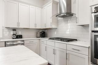 Ole Smoky House with Rooftop Golf and city Views! 8min to Whiskey Row! Sleeps 9! - 5