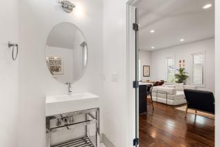 Ole Smoky House with Rooftop Golf and city Views! 8min to Whiskey Row! Sleeps 9! - 1