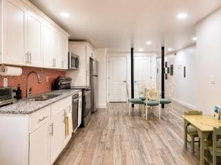 Walkable, 2 King En-Suites, Game Room, EV Charger! - 6