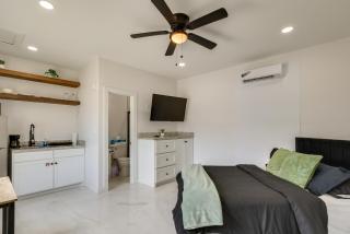 3 Blocks to Gulf! Modern Beach Base in South Padre - 0