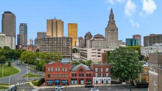 Gorgeous downtown apartment with loft - 8