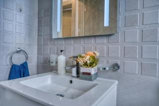 Bayview Penthouse with Seaviews - 2BR - 9