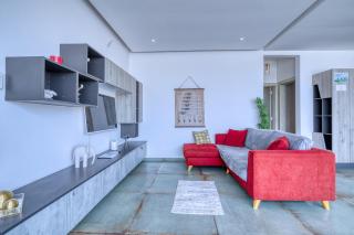 Bayview Penthouse with Seaviews - 2BR - 5