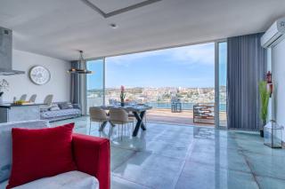 Bayview Penthouse with Seaviews - 2BR - 4