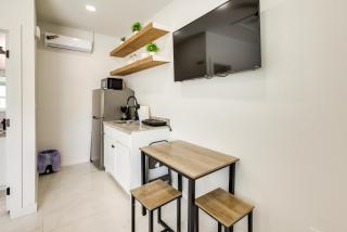 3 Blocks to Beach! Pet-Friendly South Padre Studio - 9