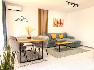 Bright & Quiet Mountain Brasov - private parking - 0