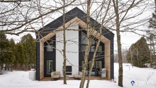 Chalet Altitude Riverfront Pet-Friendly - 0