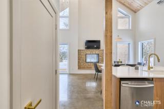 Chalet Altitude Riverfront Pet-Friendly - 3