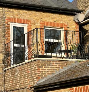 Huge Three Bedroom Flat with parking and terrace - 3
