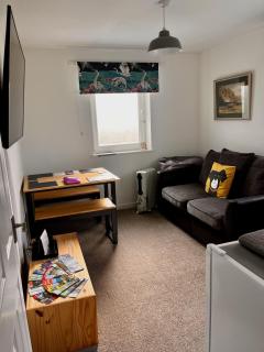Taylor Way - Superb Apartment with Living Room and Private Gated Parking - 3