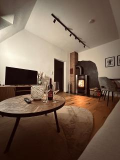 Charmante Dachwohnung mit Kamin&Schlossblick - 0