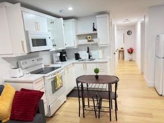 Luxury 1 BedRoom Suite Near YMCA and Mountain Rd - 2