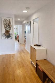 Bright & Stylish Bronx Retreat Near Manhattan - 8