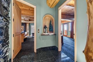 White Spirit Lodge, Artisan Log Masterpiece Chalet - 5