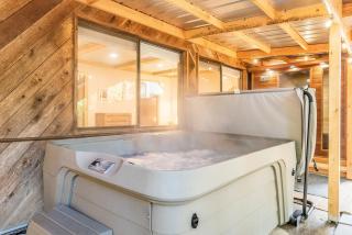 Creekside cabin with hot tub and sauna, next to ONP - 7