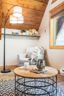 Creekside cabin with hot tub and sauna, next to ONP - 1