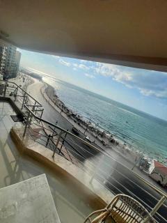 شقق مودرن تتميز باطلالة كبيرة علي البحر - 0