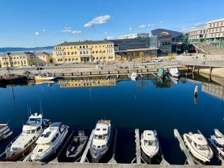 Top-Floor Riverside Penthouse-Parking - 1 min sentralstation - 5